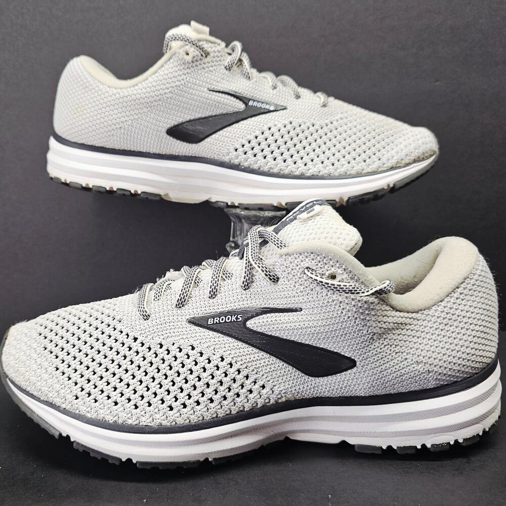 Brooks Men 8 Comfy footwear//